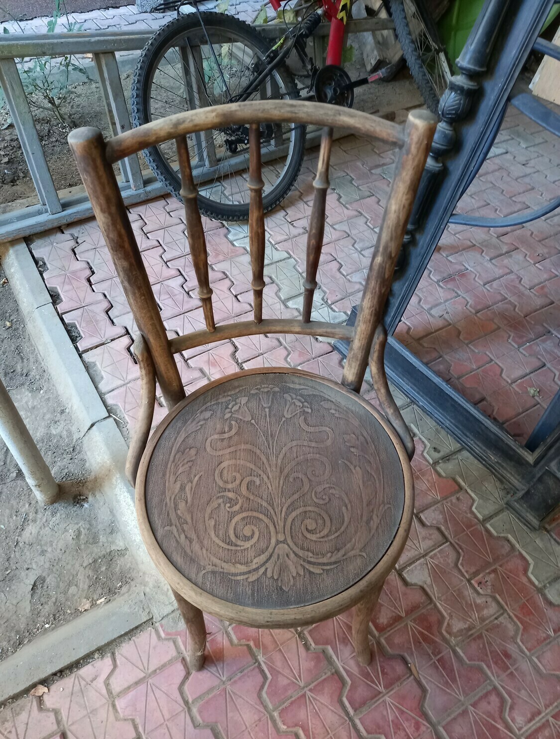 VAND PIESE DE MOBILIER VECHI SI NERECONDITIONAT, PRET 950 LEI VAND PIESE DE MOBILIER VECHI SI NERECONDITIONAT, PRET 950 LEI